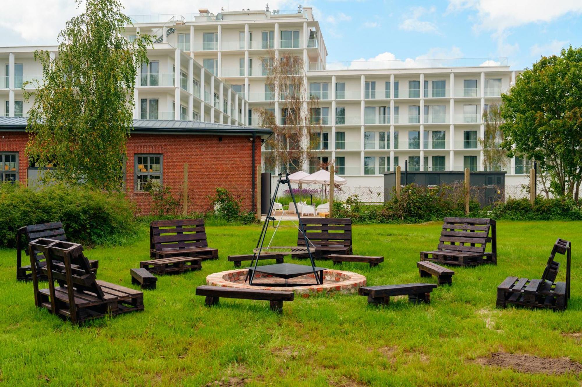 Hotel Arche Fabryka Samolotow W Mielnie 미엘노 외부 사진