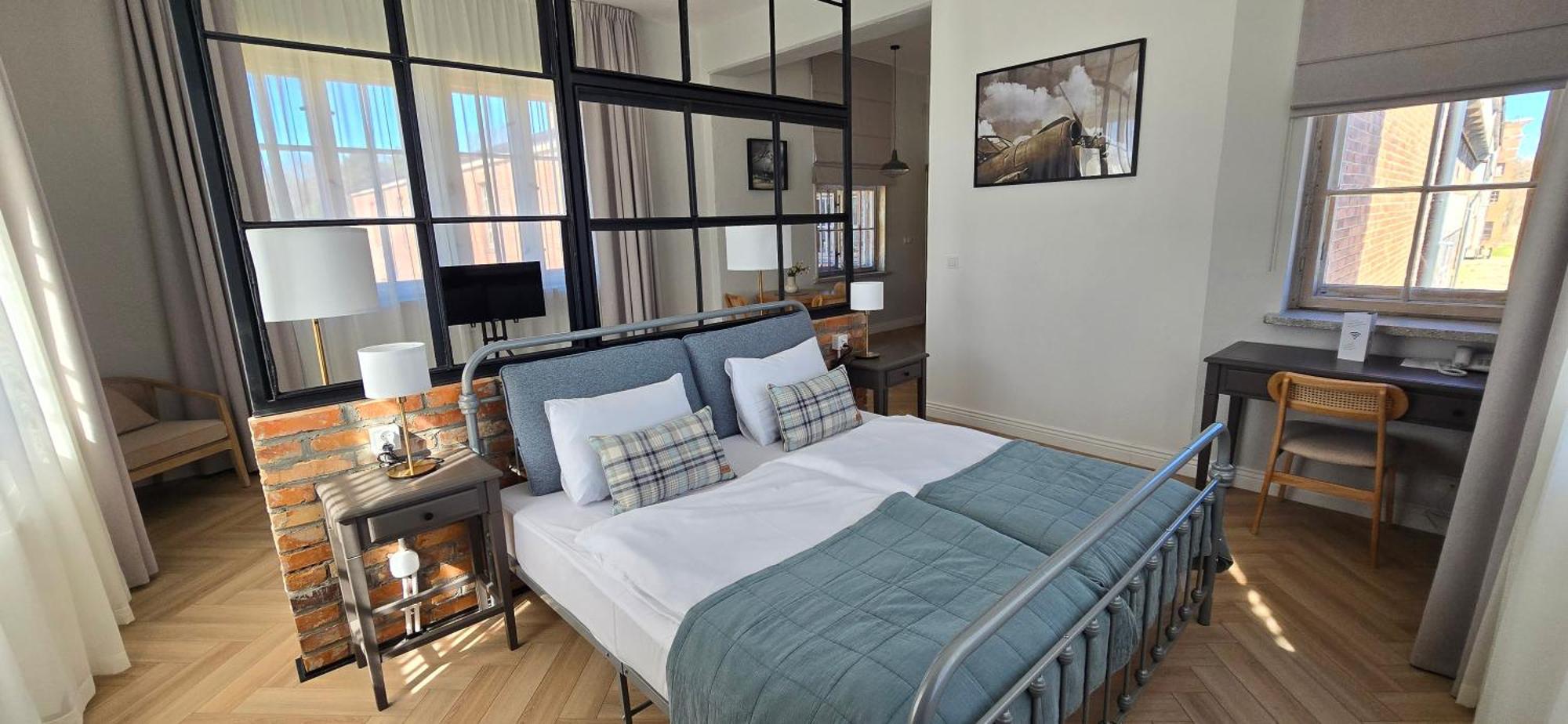 Hotel Arche Fabryka Samolotow W Mielnie 미엘노 외부 사진
